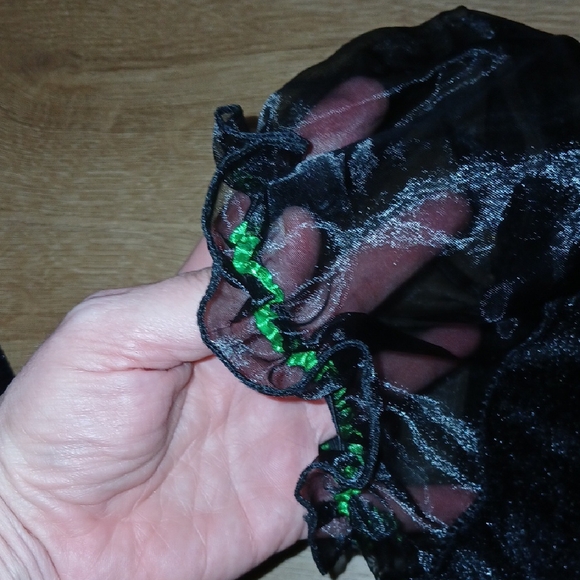 Enchanting Purple and Green Witch Costume for Kids - Picture 6 of 7